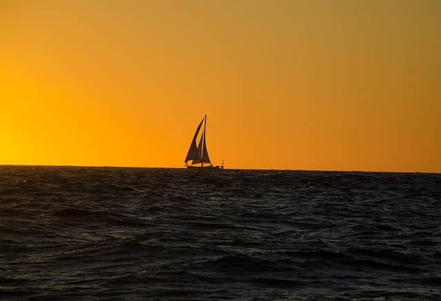 Båt i solnedgång